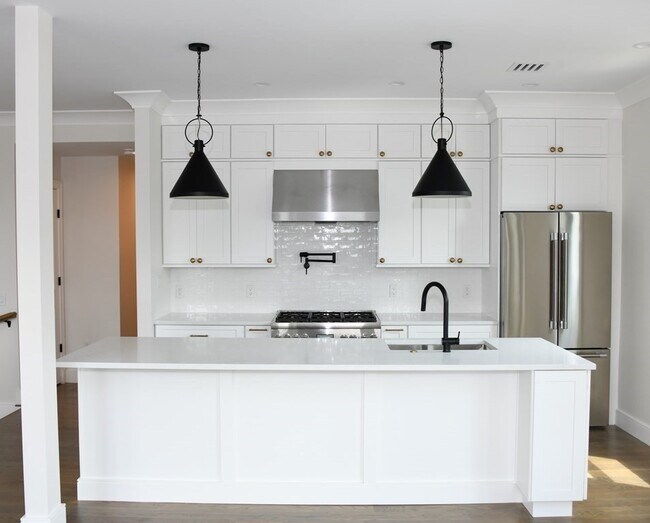 Foto del edificio - 744 E 8th St