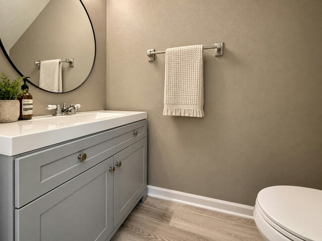 Building Photo - 5032 Pond Ridge Dr