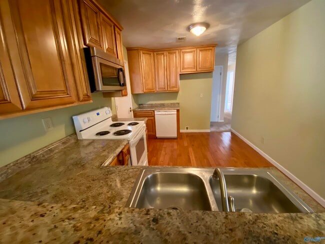 Foto del edificio - 3208 Harvey St NW