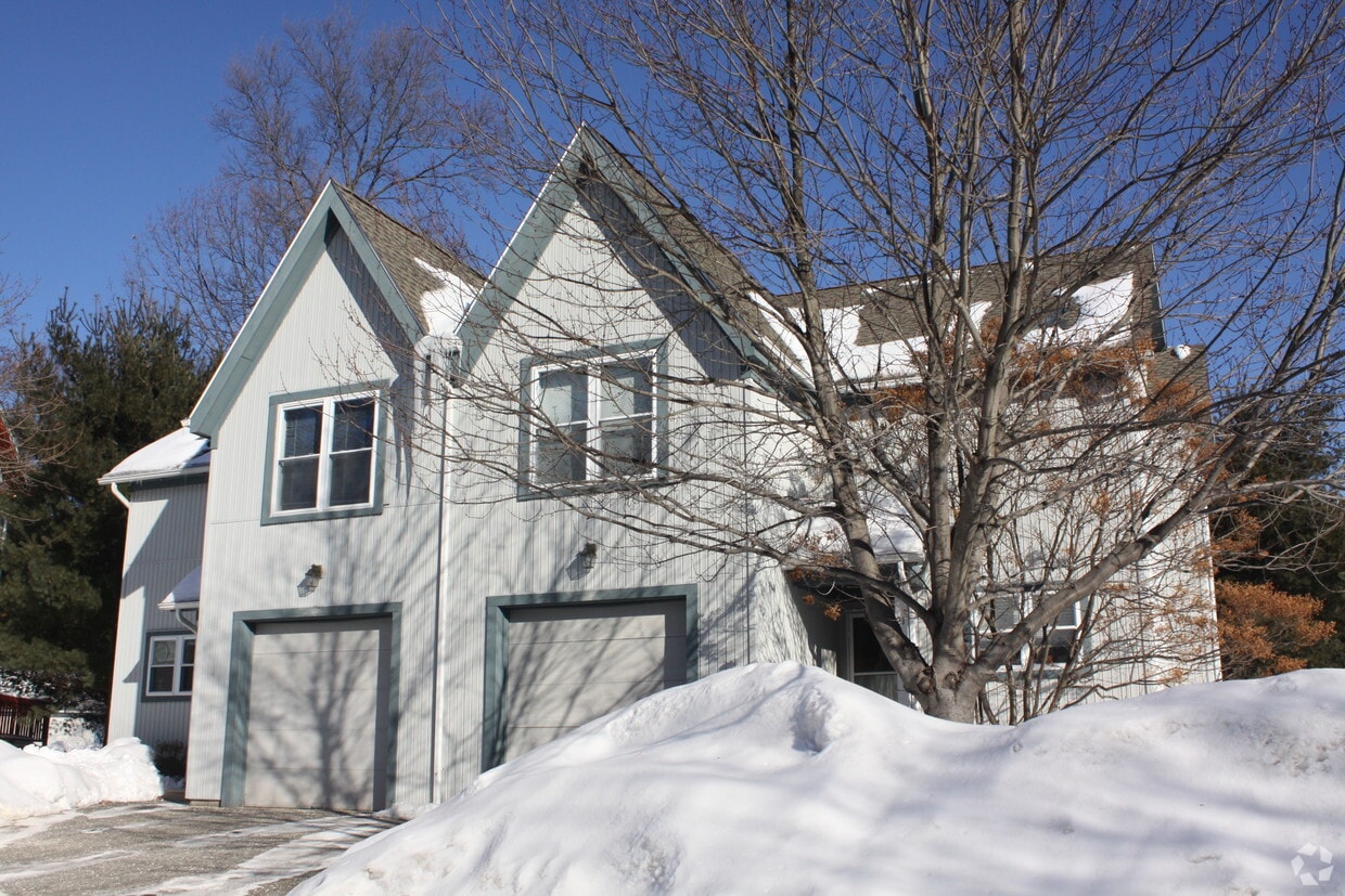 Building Photo - 58 Maple Ave