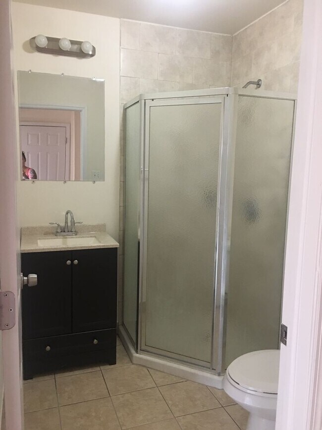 Foto del edificio - 342-344-344 Hawthorne Ave