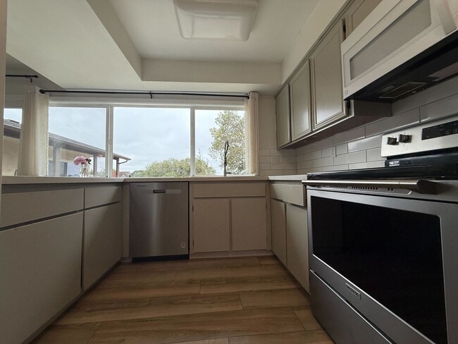 Building Photo - Coming availble soon!!! Tranquil Oak Hills...