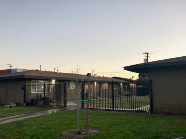 Building Photo - 2401 Strivens Ave