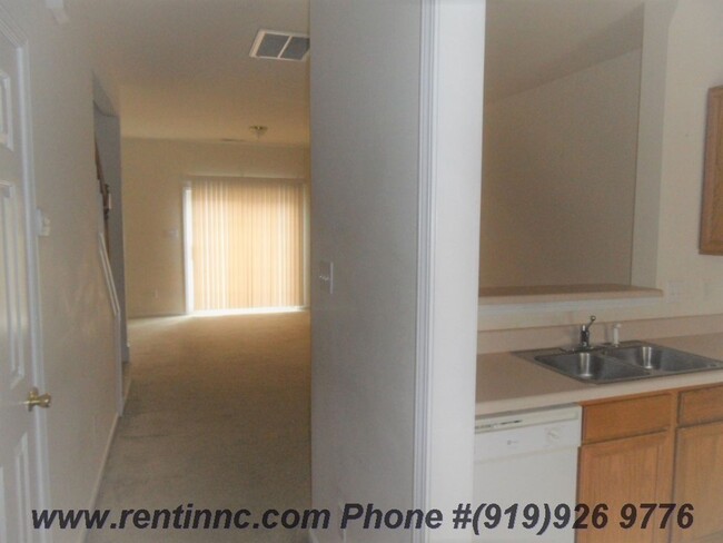 Foto del edificio - 2 Bed 2.5 Bath Townhouse in N. Raleigh nea...