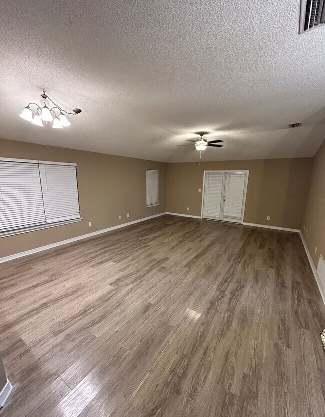 Foto del edificio - 341 Cotton Bay Ln