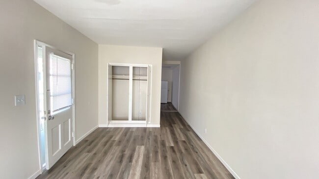 Foto del edificio - 214 E Crawford St