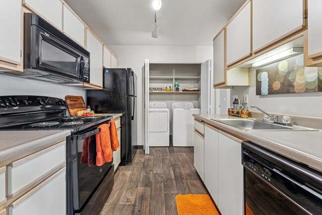 Kitchen | 2-Bedroom | Clermont - Clermont