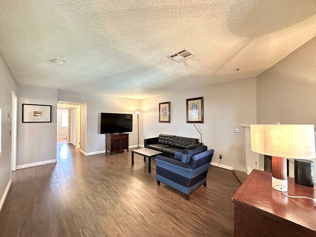 Foto del edificio - Park West Condo