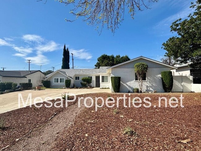 Building Photo - 1481 N Grove Ave