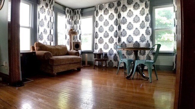 Sun Room - 42 Carmel Rd