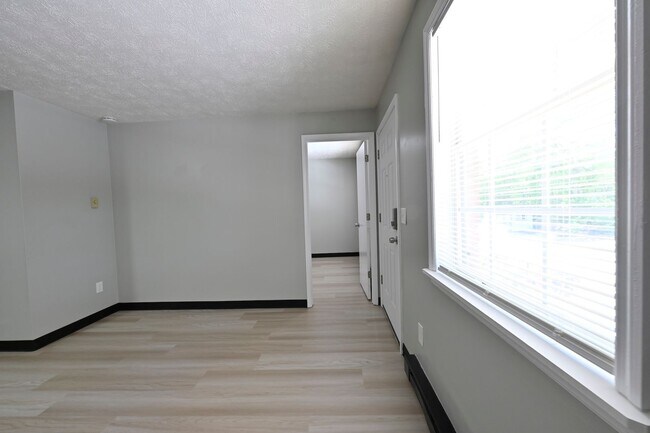 Building Photo - 26 Sunnyslope Dr