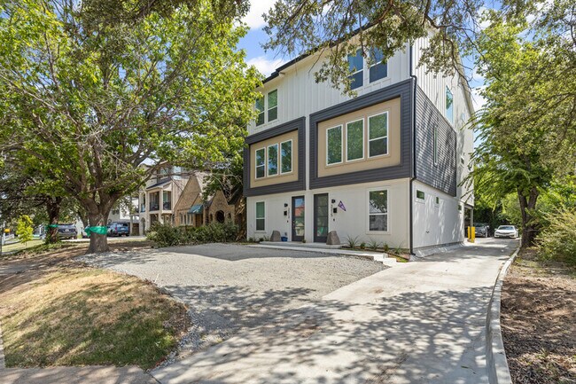 Building Photo - 3315 S University Dr