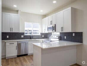 Building Photo - 210 Mockingbird Ln W