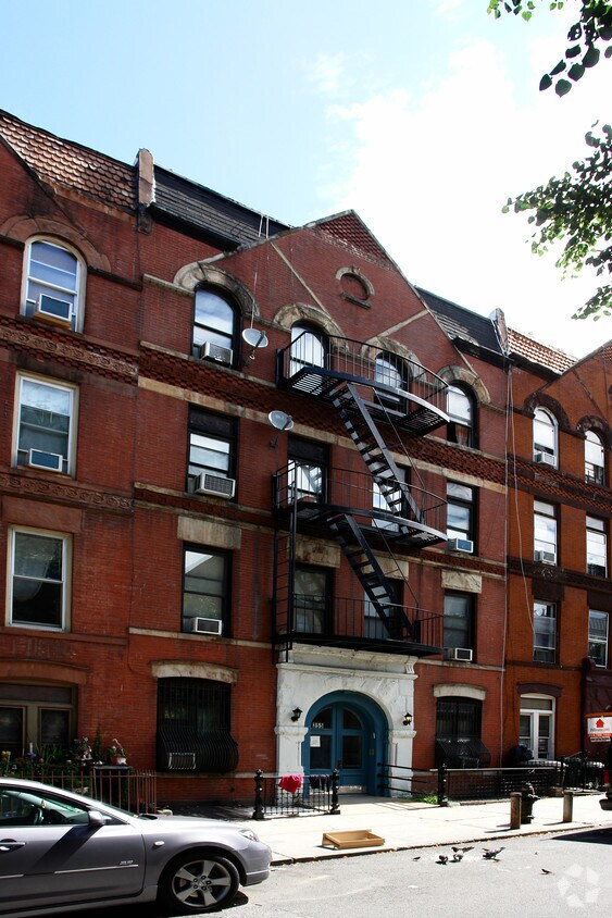 Foto del edificio - 355 12th St