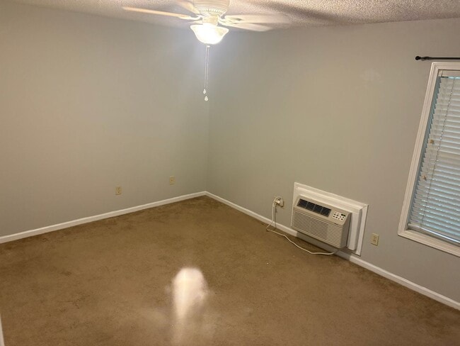 Building Photo - One Bedroom Condo for Rent – Mallard Creek...
