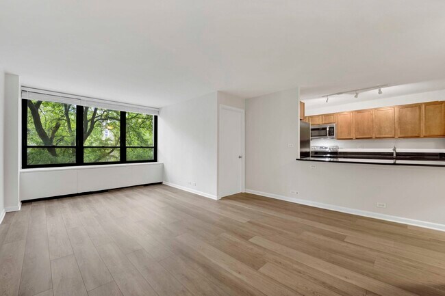 Foto del edificio - 222 E Pearson St