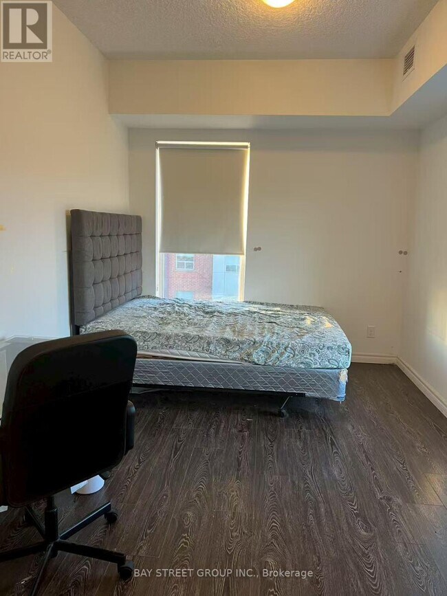 Building Photo - 158 King St N