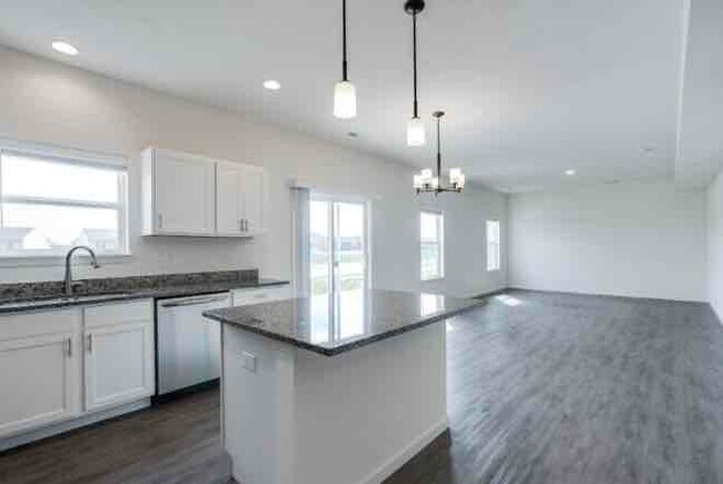Building Photo - 1112 Colcester Ln