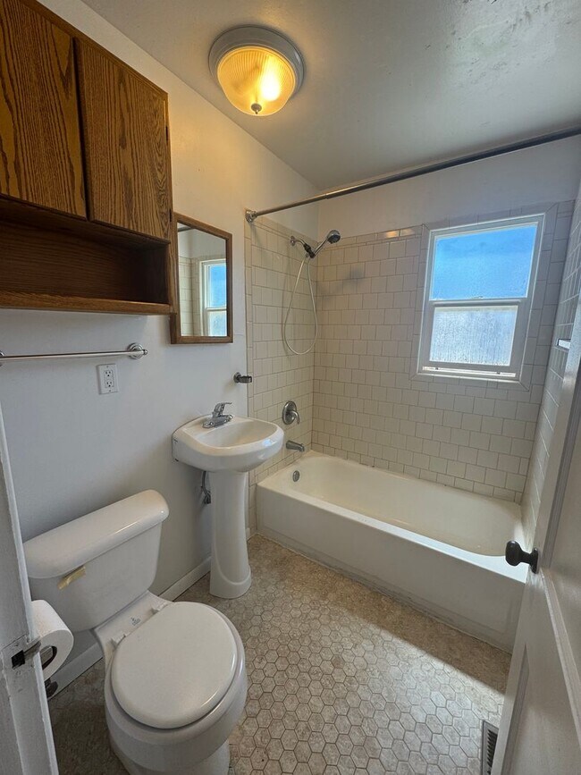 Foto del edificio - 2 bed 1 bath house in great neighborhood -...