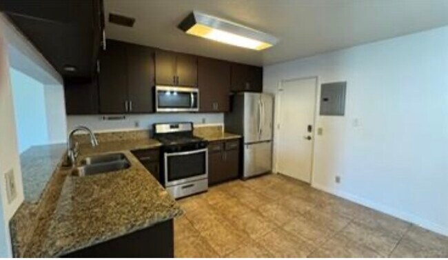 Building Photo - 1107 W Francis St