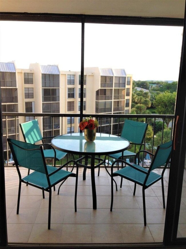 Building Photo - 20 E Royal Palm Rd