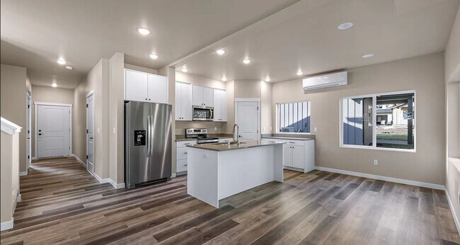 Foto del edificio - Beautiful 3 Bedroom Home for Rent Soon!