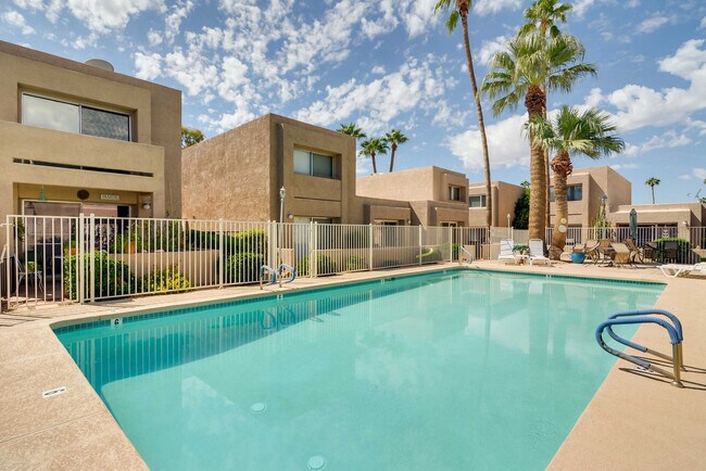 Foto del edificio - 445 S Desert Palm