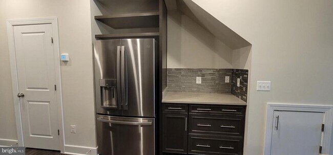 Building Photo - 4940 MacDonough Pl