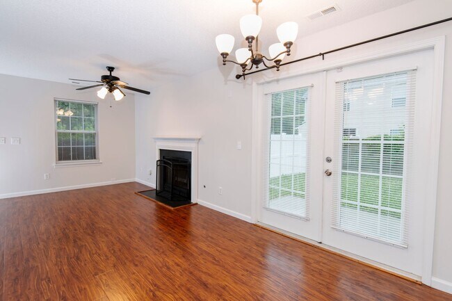 Foto del edificio - Cozy Ranch Living with Fenced Backyard in the Heart of Holly Springs!