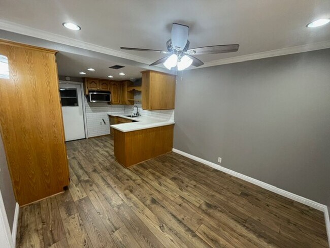 Foto del edificio - Beautifully Upgraded 2 Bedroom Condominium...