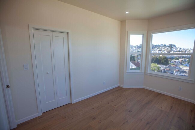 Building Photo - 497