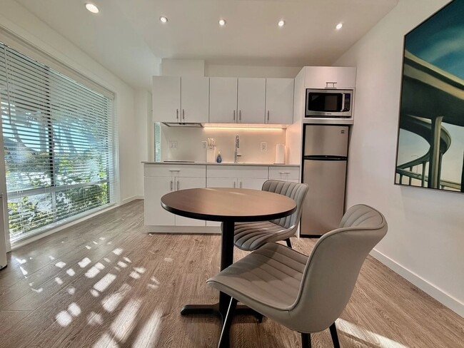 Interior Photo - Wilshire Embassy Apartments