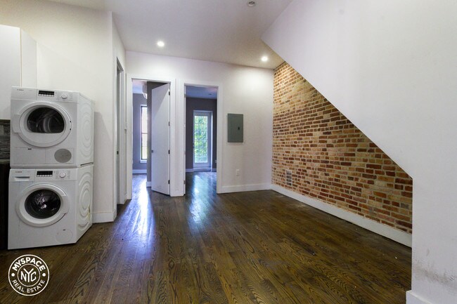 Building Photo - 42 Palmetto St
