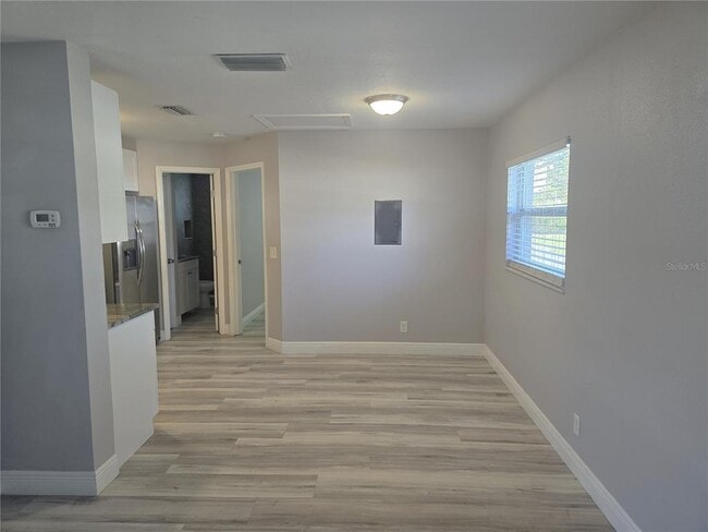 Building Photo - 107 W Clay Ave