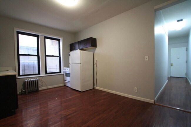 Building Photo - 1409 St Johns Pl