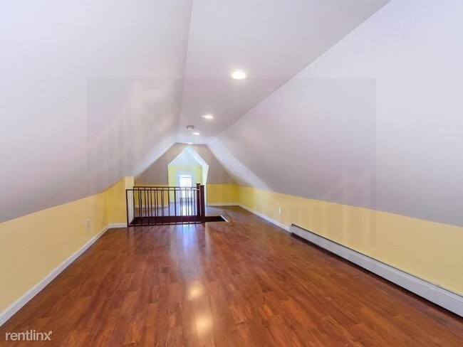 Building Photo - 2868 Roebling Ave