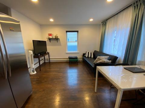 Foto del edificio - 32-23 42nd St