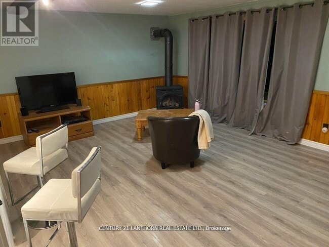 Photo du bâtiment - 292 Salmon Point Rd