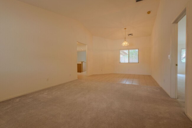 Foto del edificio - 4 Bedrooms, 2 Bathrooms