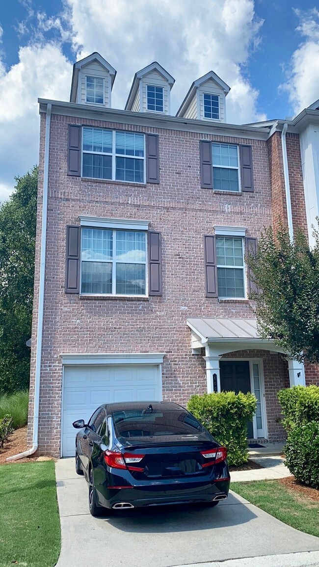 Exterior - 600 Coligny Ct