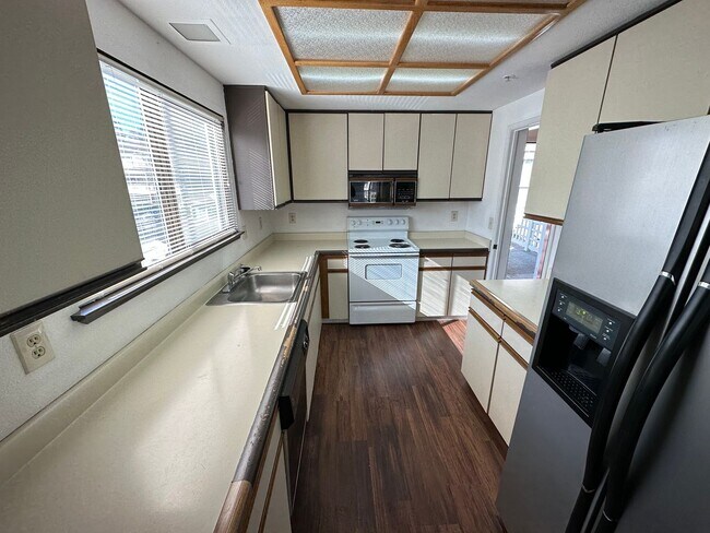 Building Photo - *MOVE IN BONUS* 2 Bed 2 Bath Condo In Waln...
