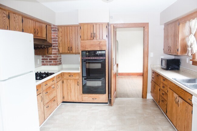 Foto del edificio - 4 Bedroom 2 Bath on Campus
