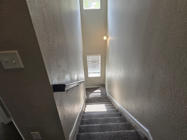 Foto del edificio - Townhome with great access to shopping, restauraunts and more!