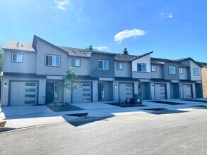 Building Photo - 7618 NE 71st Pl