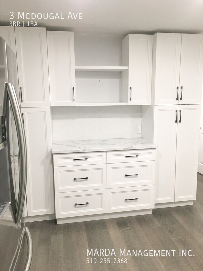 Photo du bâtiment - SPACIOUS UPDATED 3BED/1BATH HOUSE IN CHATHAM + HYDRO, WATER & GAS!