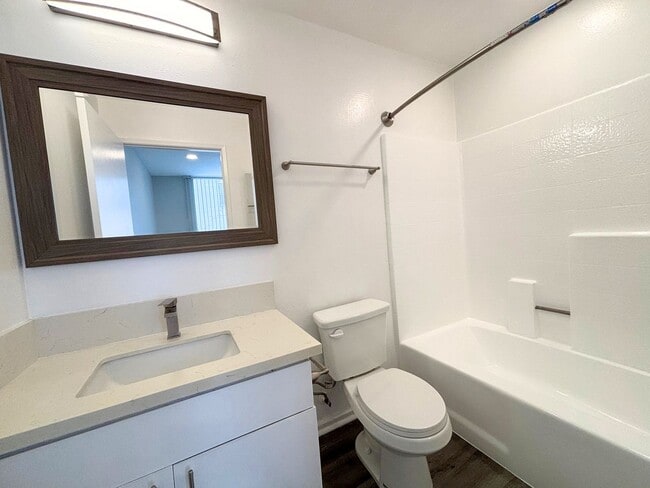 Interior Photo - 311 South New Hampshire Avenue