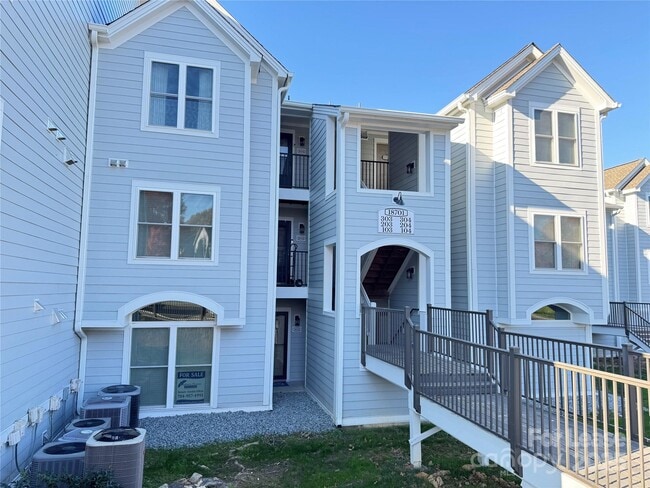 Foto del edificio - 18701 Nautical Dr