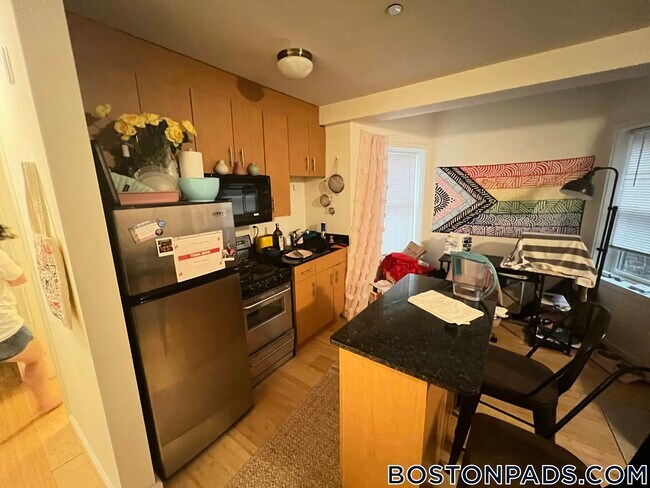 Building Photo - 461 Park Dr