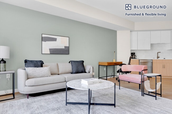 Foto del edificio - 490 W McKinley Ave