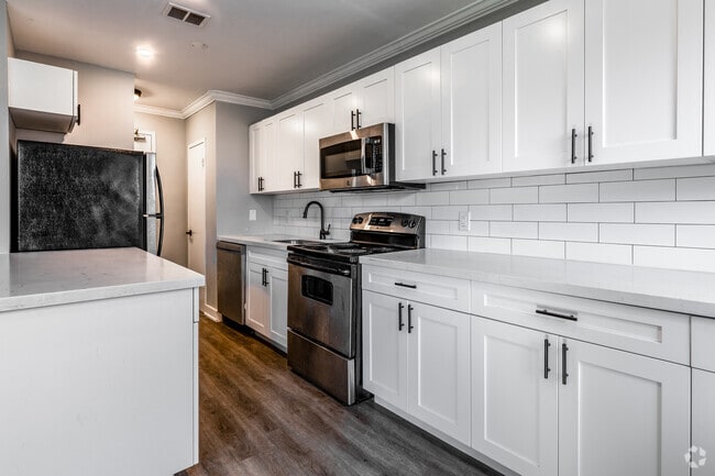 1BR, 1BA - 578SF - Kitchen - 91 Wellesley Street